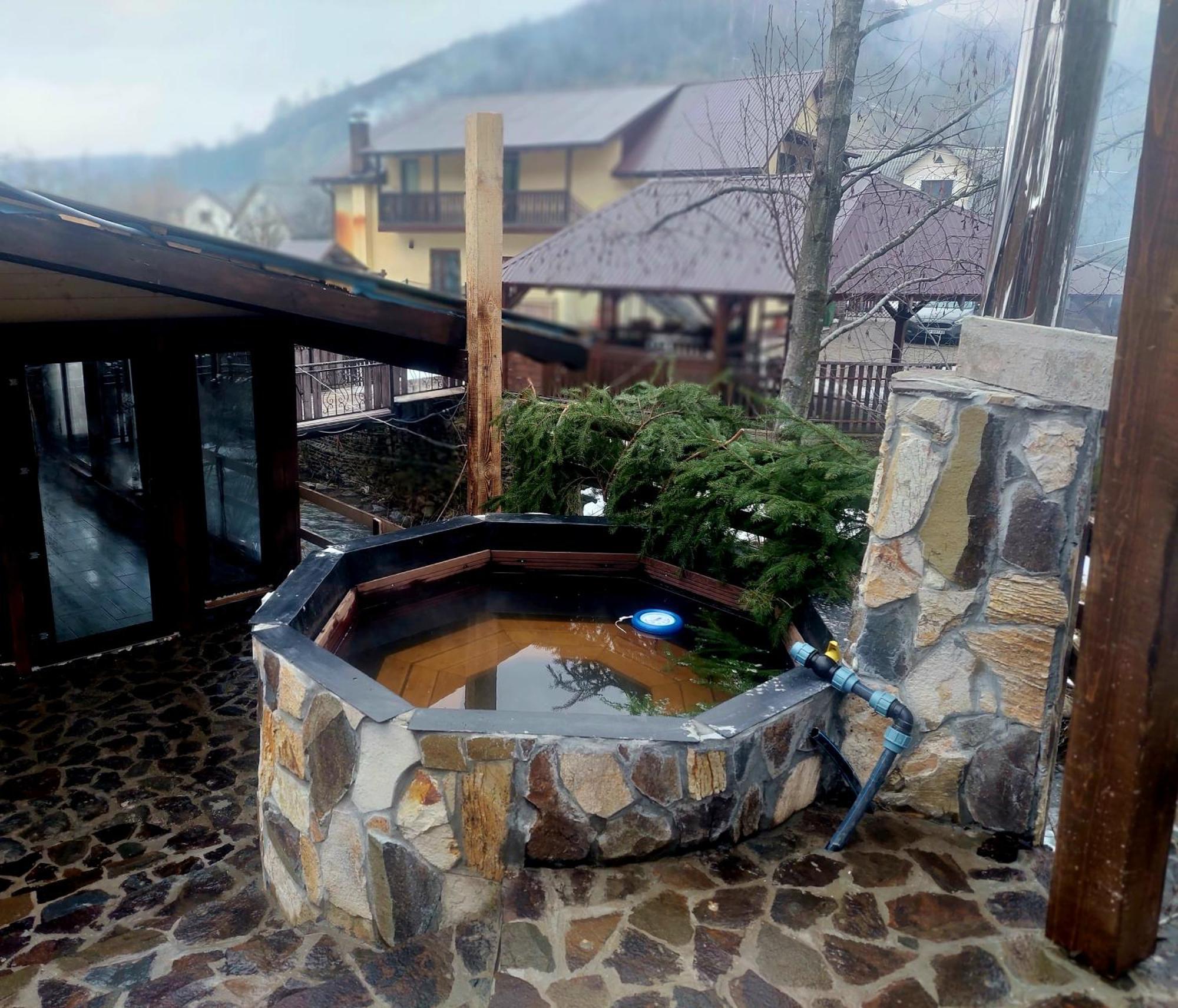 Коло Гір Hotel Kolochava Buitenkant foto