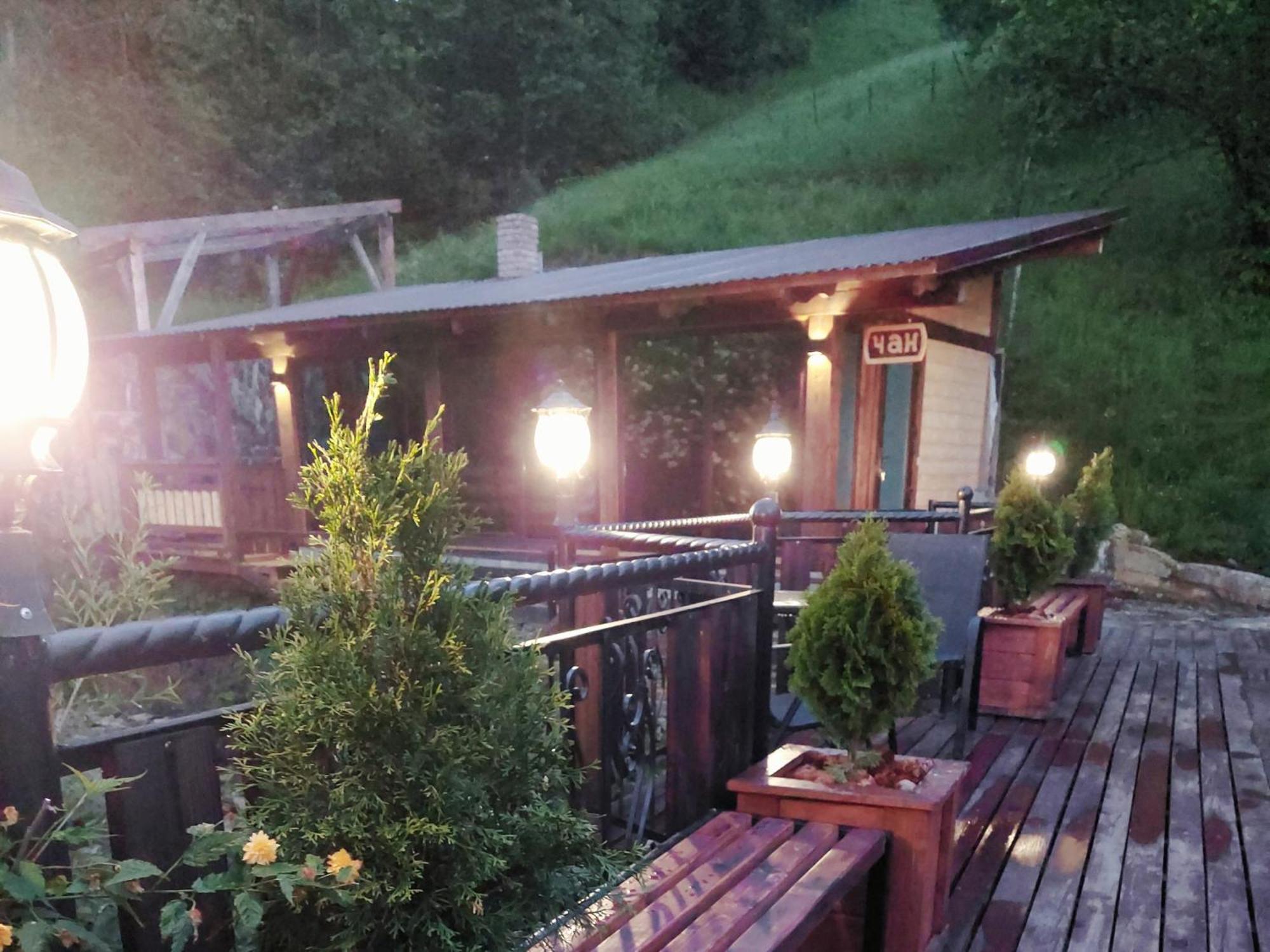Коло Гір Hotel Kolochava Buitenkant foto
