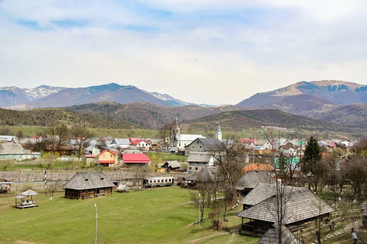 Коло Гір Hotel Kolochava Buitenkant foto