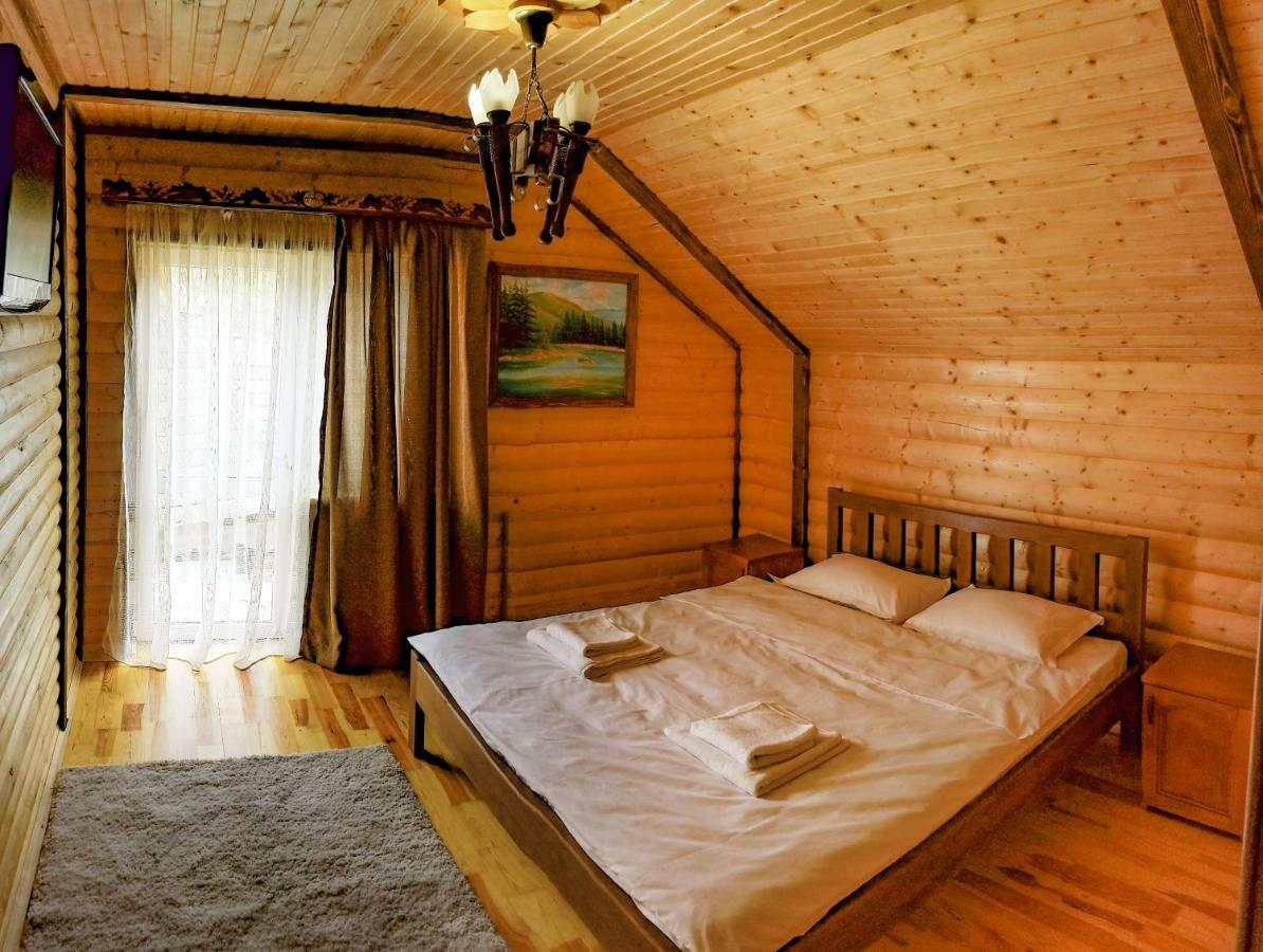 Коло Гір Hotel Kolochava Buitenkant foto