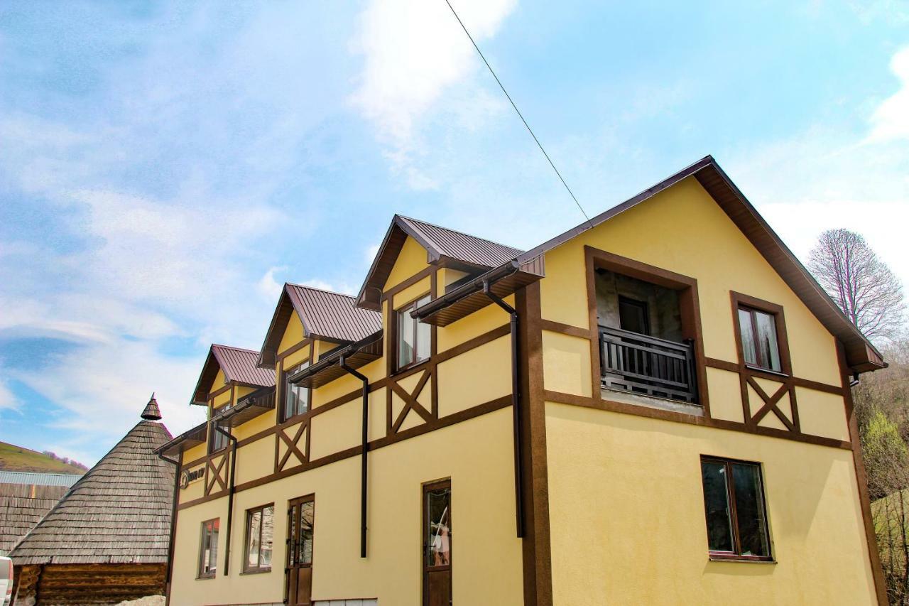 Коло Гір Hotel Kolochava Buitenkant foto