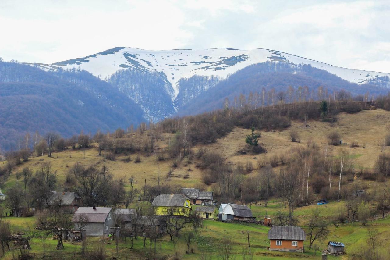 Коло Гір Hotel Kolochava Buitenkant foto