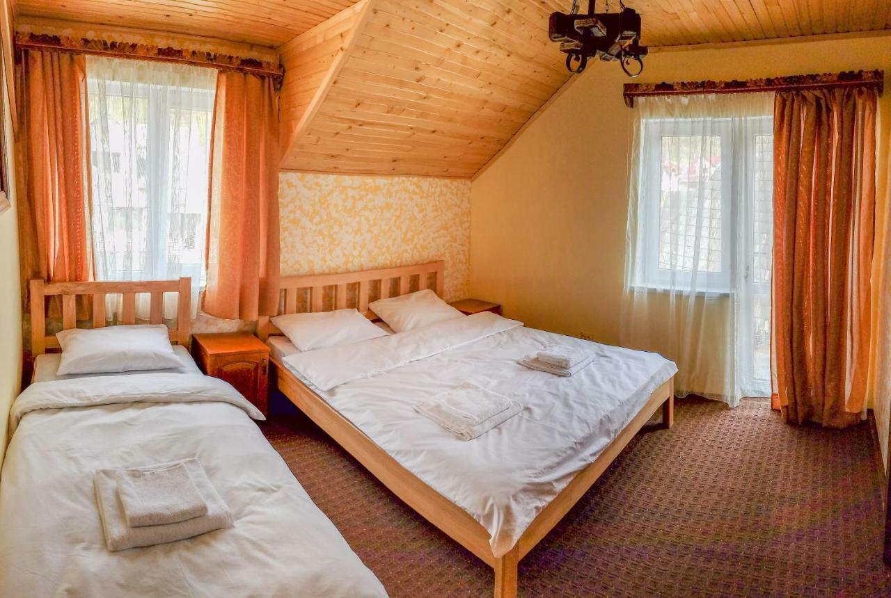 Коло Гір Hotel Kolochava Buitenkant foto