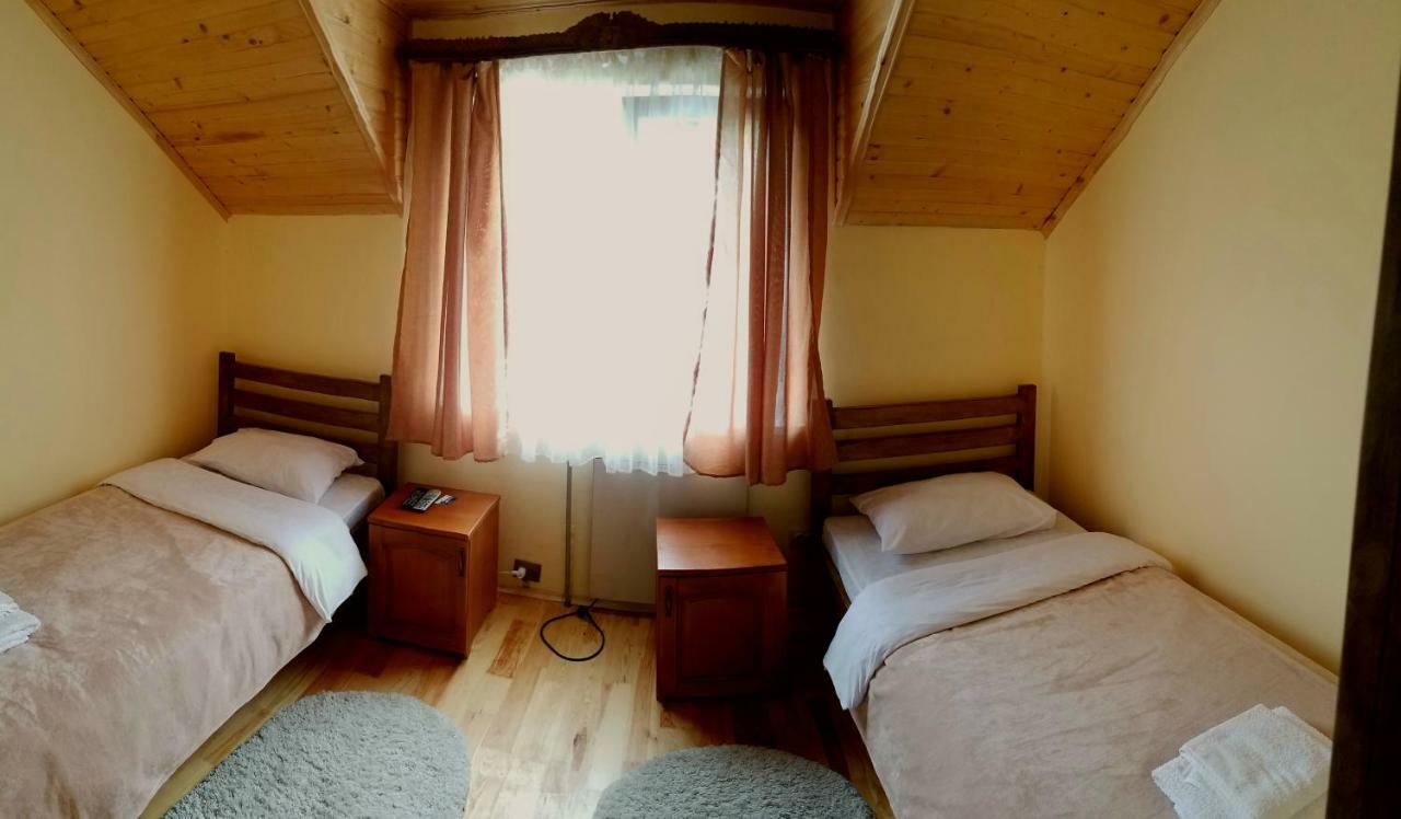 Коло Гір Hotel Kolochava Buitenkant foto